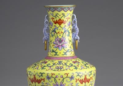 图片[2]-Yellow-ground vase with ring handles and auspicious decoration in fa-lang-ts’ai enamels, Ch’ien-lung reign (1736-1795), Ch’ing dynasty-China Archive